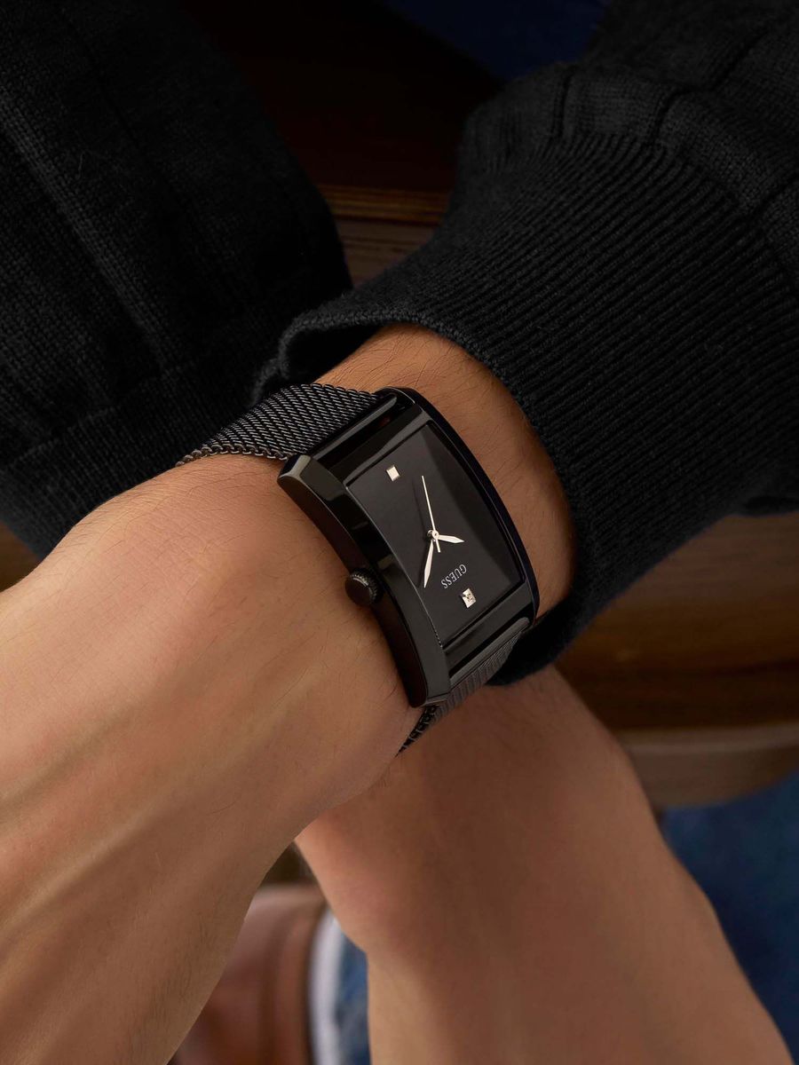 GUESS Mens Black Analog Watch
34mm